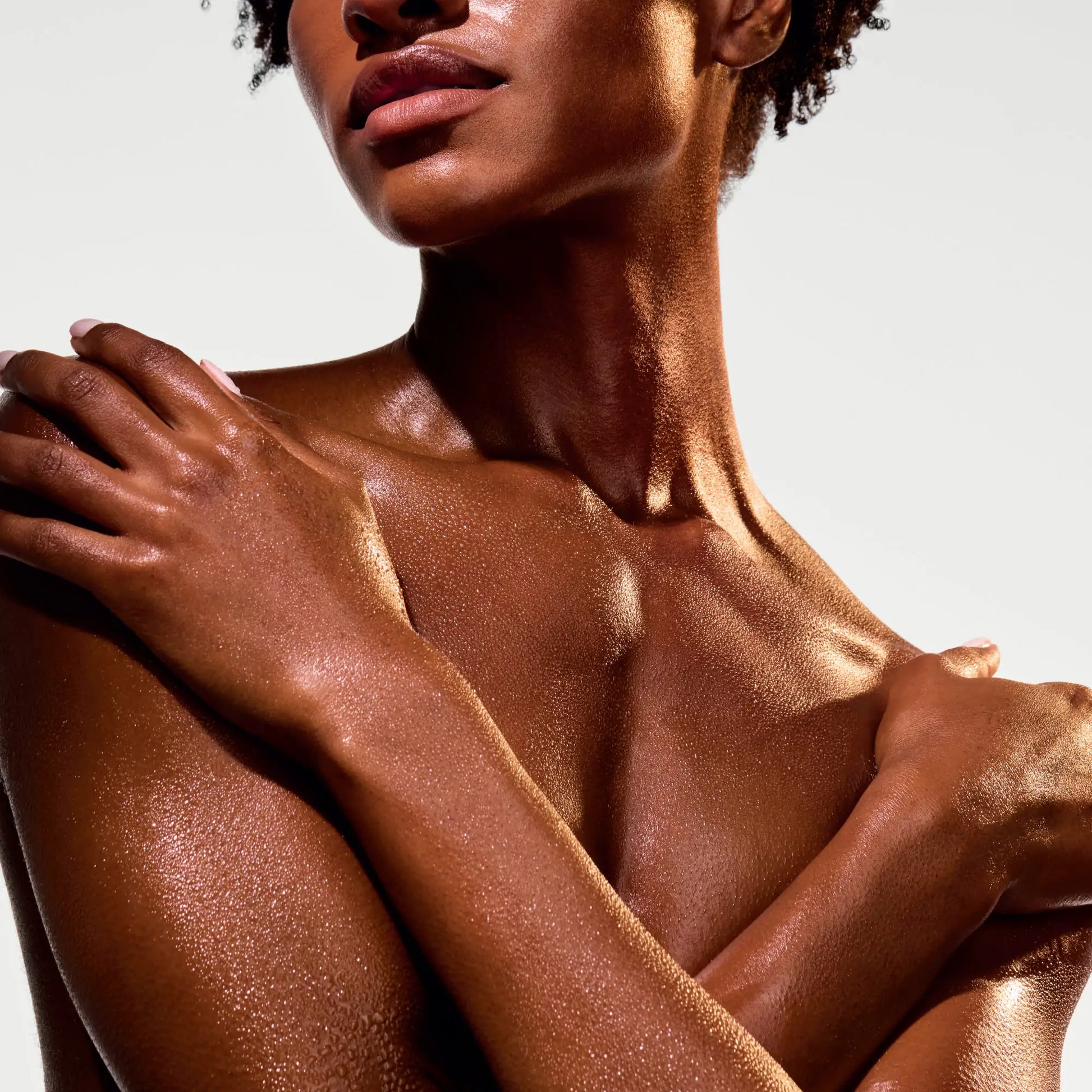 the-glow-getter-multi-oil-body-scrub-m7 NATR-40028-Alt-Image-The_Glow_Getter_Multi-Oil_Body_Scrub-06_1.webp